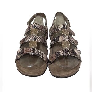 Vionic Amber Snakeskin Patterned Orthaheel Tech Sandals Women’s Size 9